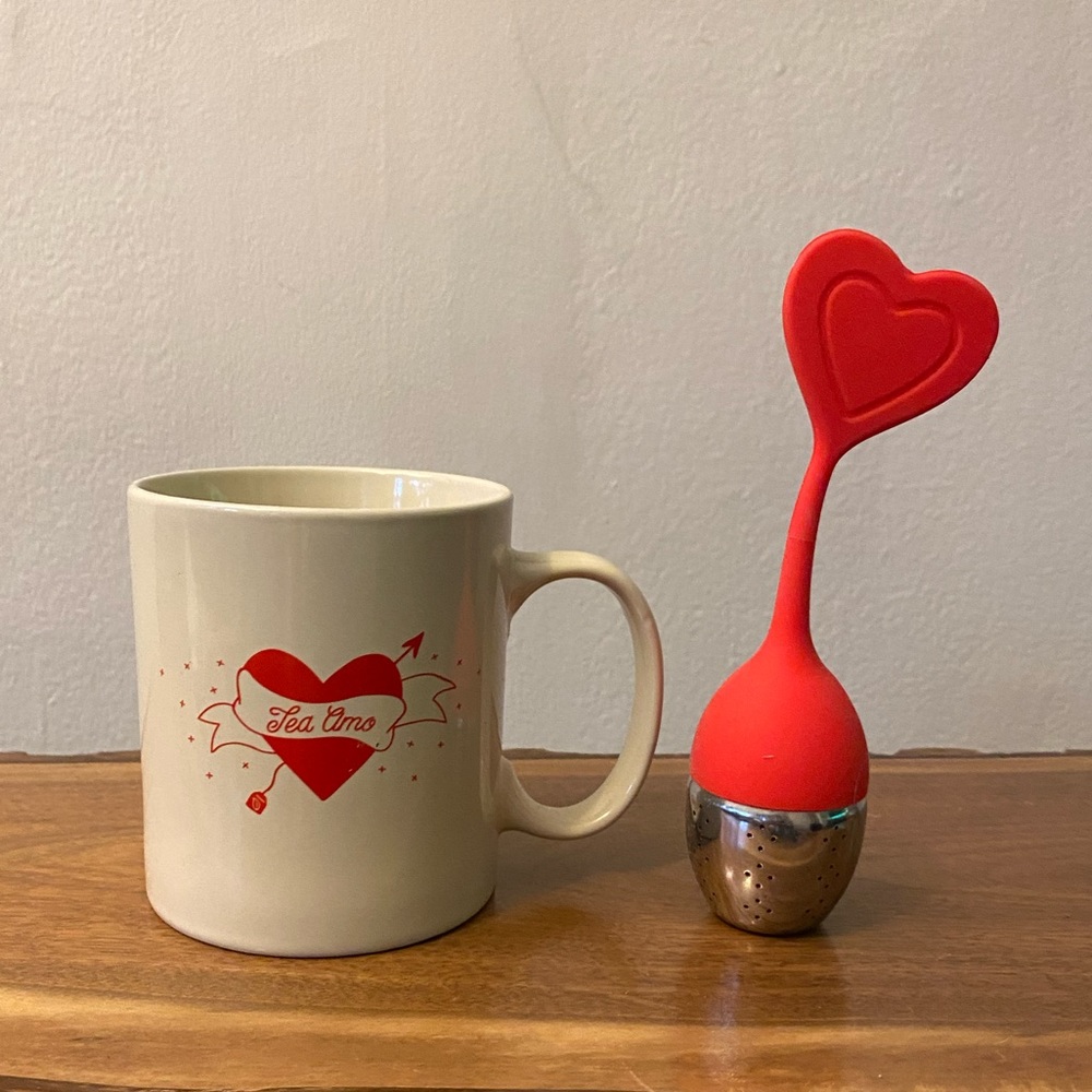 Tea Lover Bundle - Heart Loose Leaf Tea Infuser and Tea Amo Mug